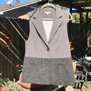 ❄️ Cabi Women’s Vest with Wool Trim on Bottom Half! Lined, has a inside pocket!